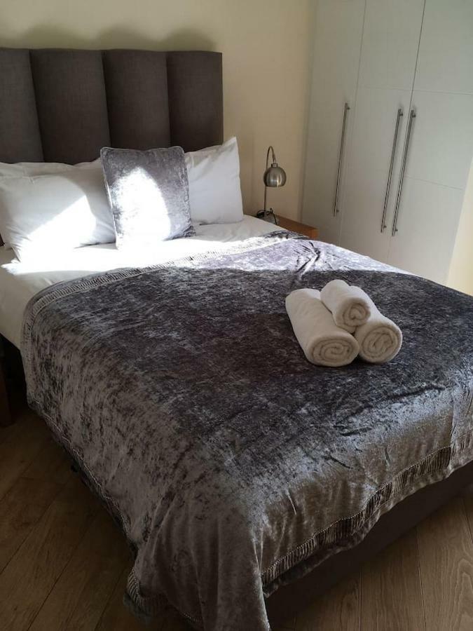 Blue Sky Apartments@The Centrium, Уокинг Екстериор снимка