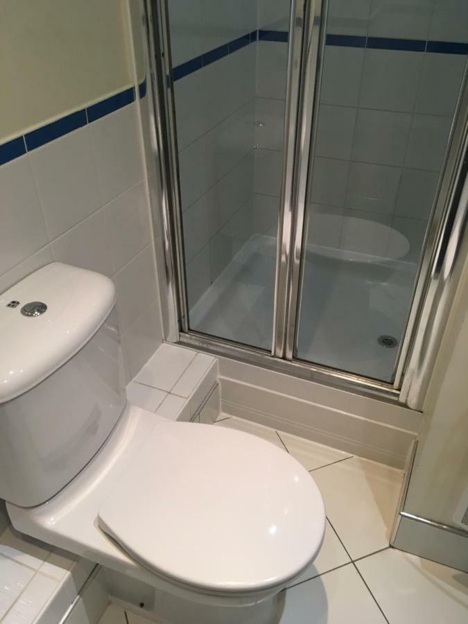 Blue Sky Apartments@The Centrium, Уокинг Екстериор снимка